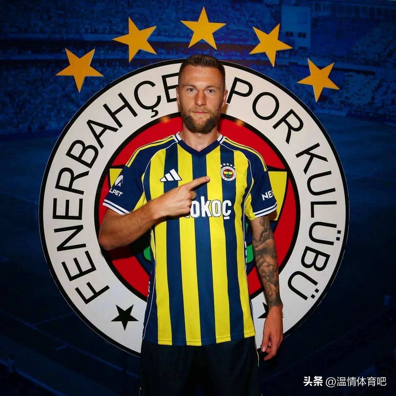 详细阅读:开云网站 - 转会期本菲卡备战意大利杯,防线松动细节曝光,悬念犹存,阵容厚度经受考验 开云网站 - 转会期本菲卡备战意大利杯,防线松动细节曝光,悬念犹存,阵容厚度经受考验