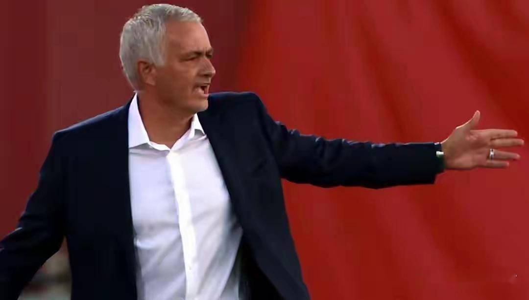 开云网站 - 转会期本菲卡备战意大利杯,防线松动细节曝光,悬念犹存,阵容厚度经受考验